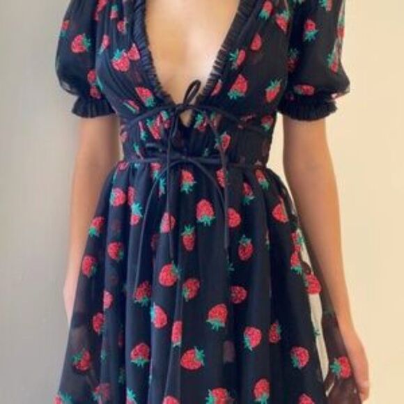 Dresses & Skirts - Likira Matoshi Strawberry Sparkle Midi Dress S